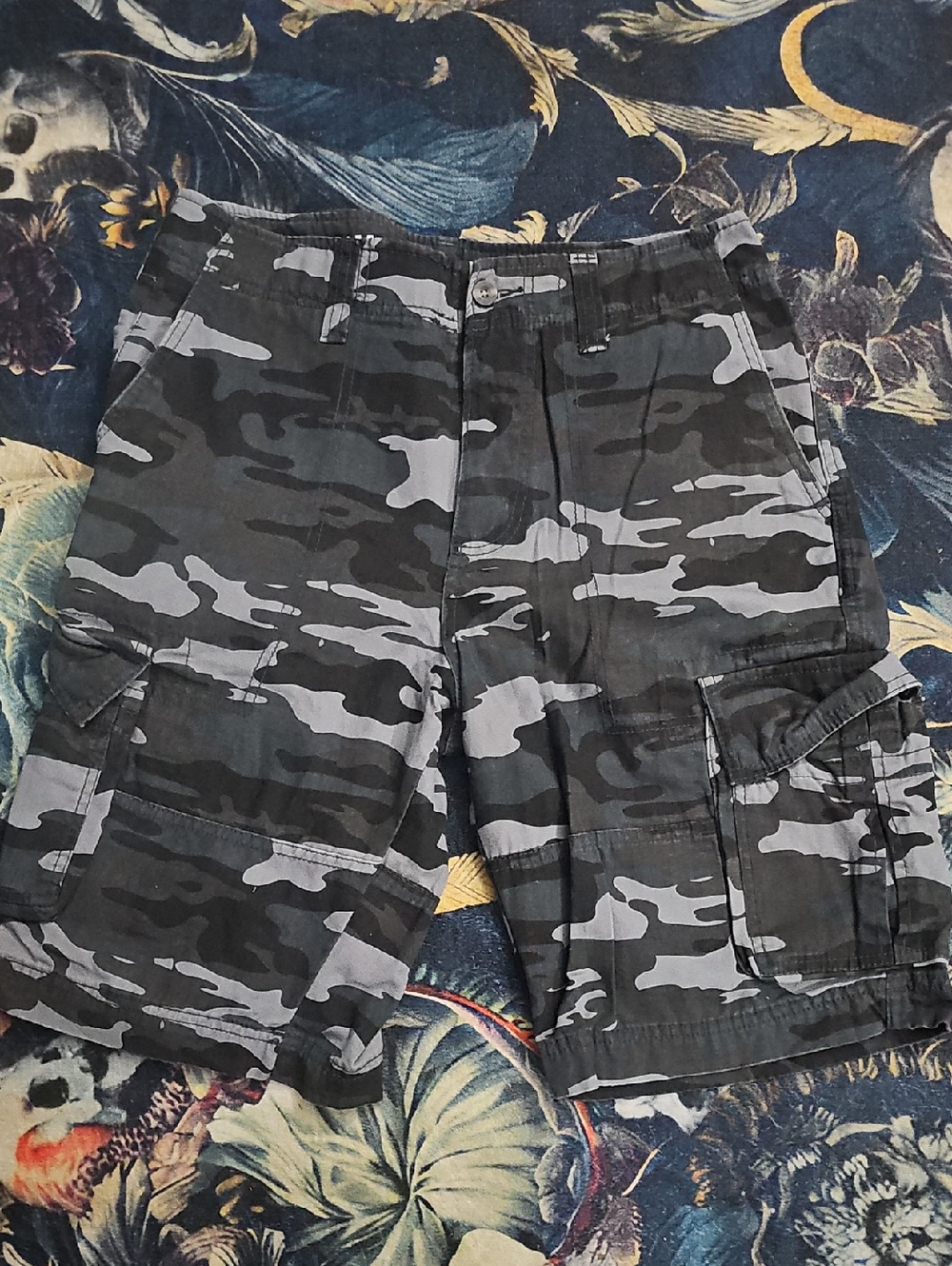 Mossimo Supply Co. Men's Gray & Black Camo Cargo Shorts
